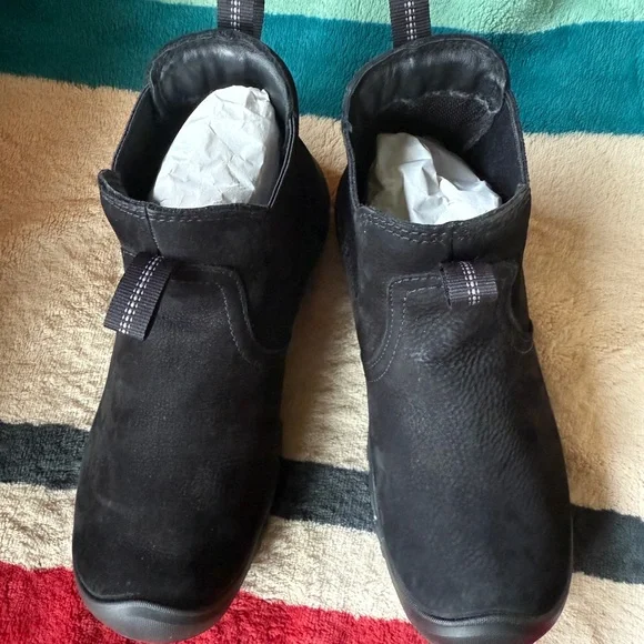 Keen Black Winter Boots - Picture 12 of 14